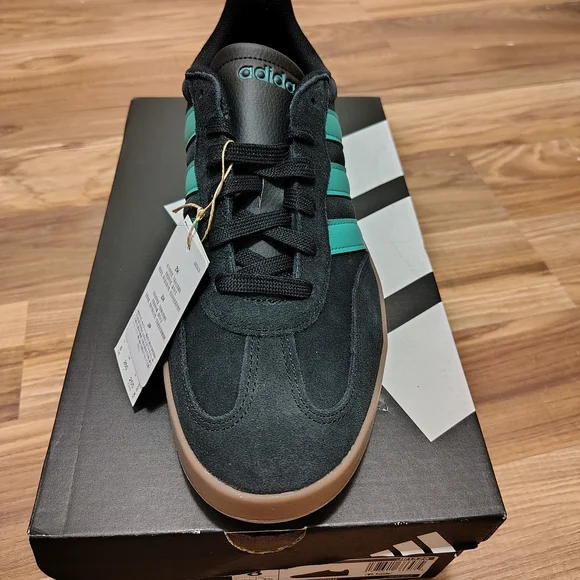 🖤 Adidas Sneakers – Black & Green | Size 8 | NWT - Picture 4 of 7